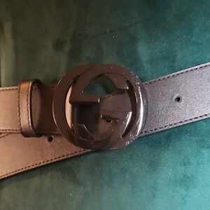 Elegant Black Leather Gucci Belt Bag